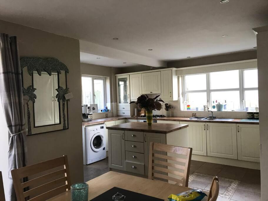 Holiday home Pet Friendly Derry Airport, Nature Walks *